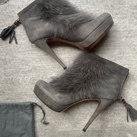 GUCCI BOOTS WITH THE FUR!!! 😍🔥 Grey suede ankle boot. - Picture 4 of 6